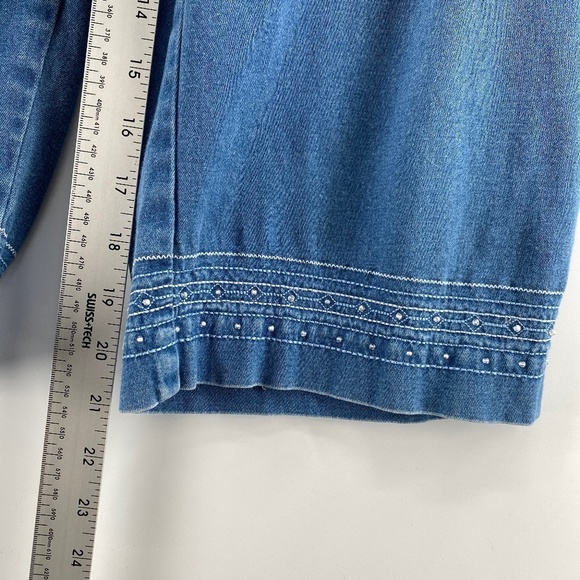 Alfred Dunner Jean Shorts Women's Size 14 Blue Denim Capris Button Zip Closure - Picture 8 of 14